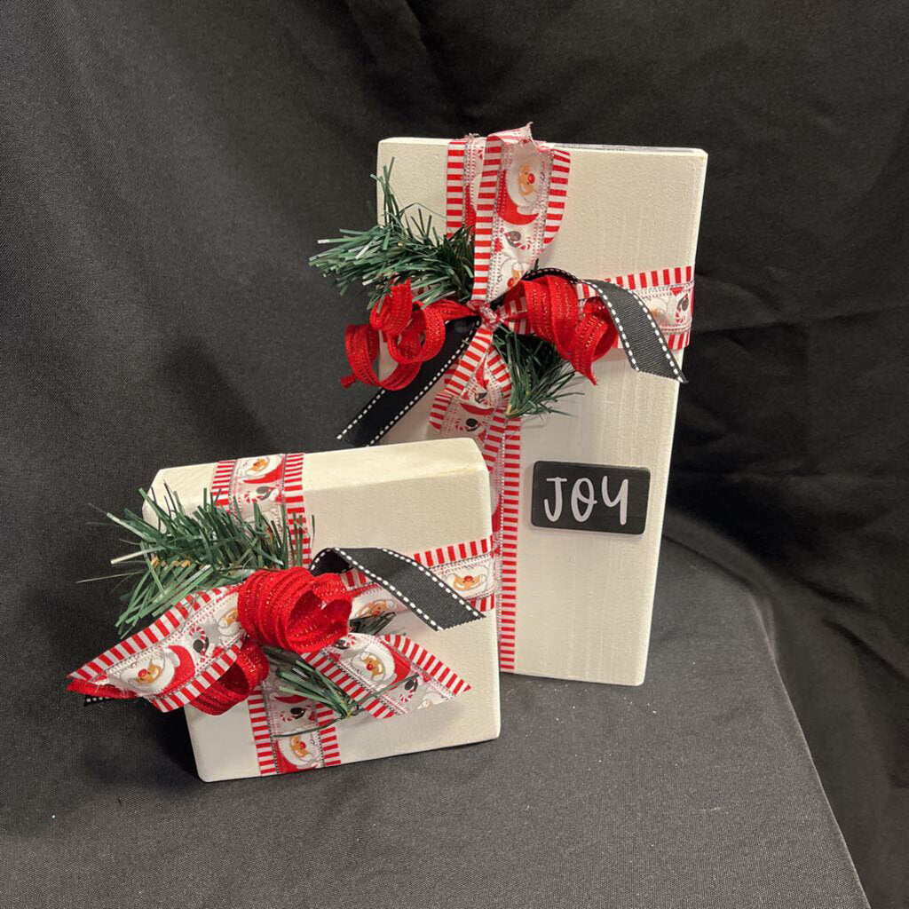 Set of 2 Skinny Presents