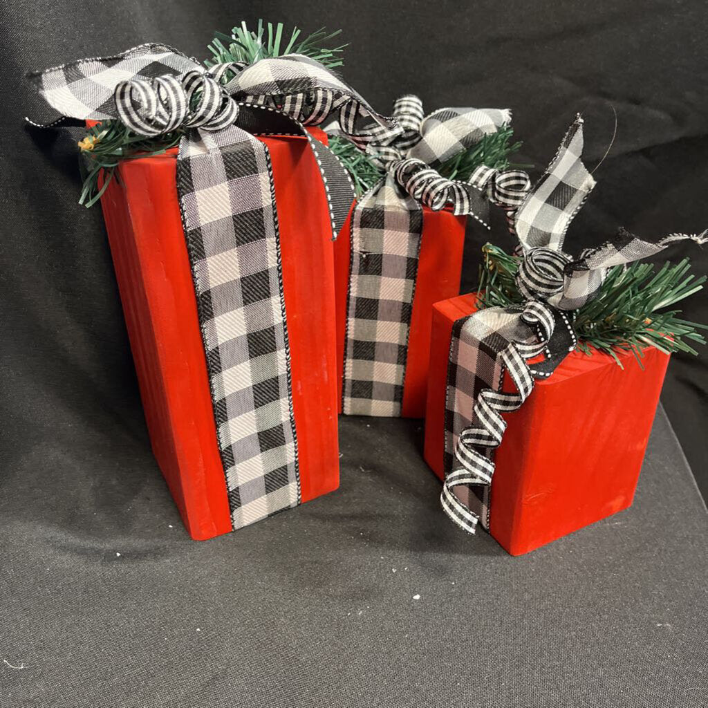 Red Set Of 3 Wood Christmas Presents