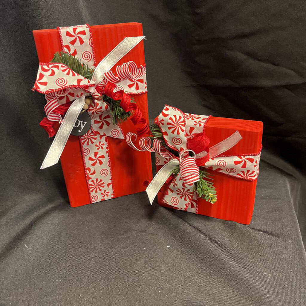 Red Set Of 2 Skinny Wood Christmas Presents