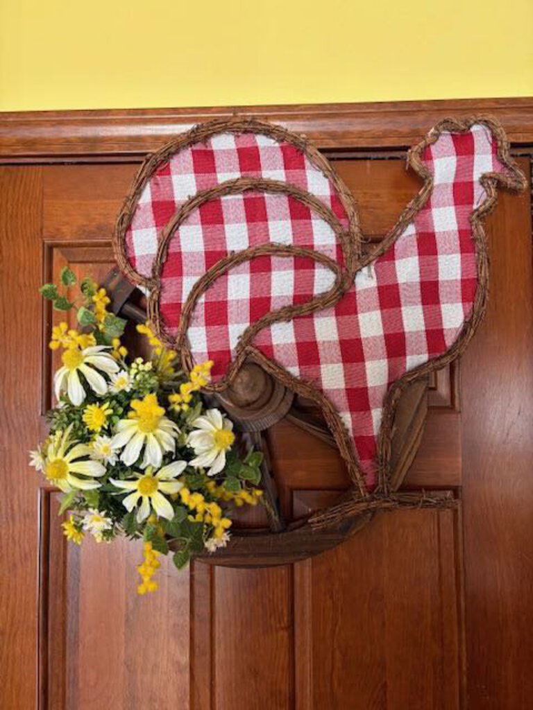 Red & White Grapevine Chicken 20