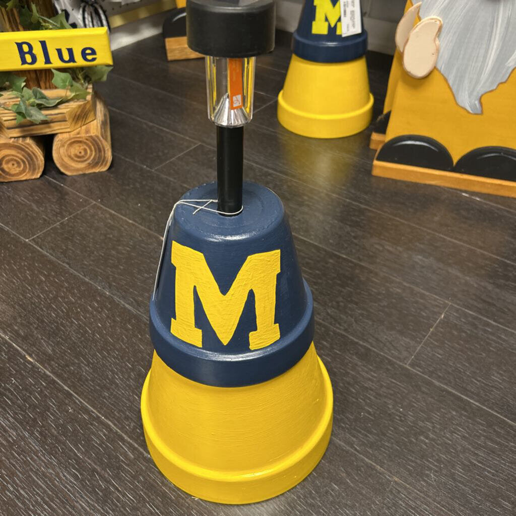 Michigan Clay Pot Solar Light