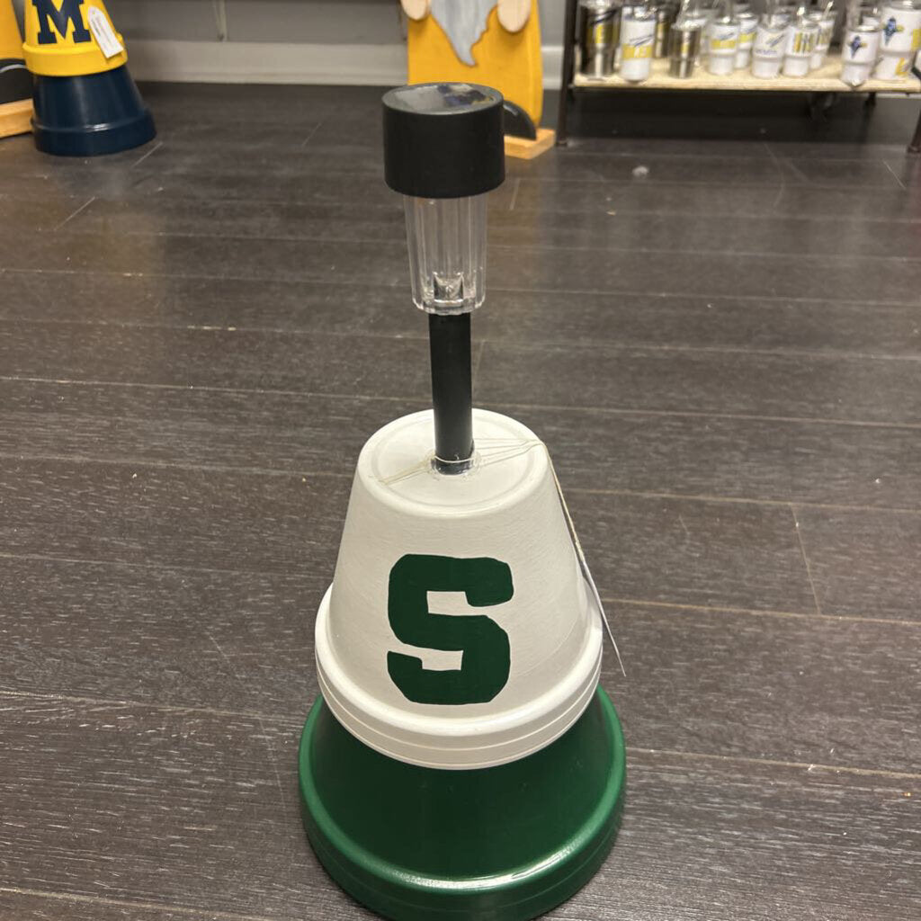 MI State Clay Pot Solar Light