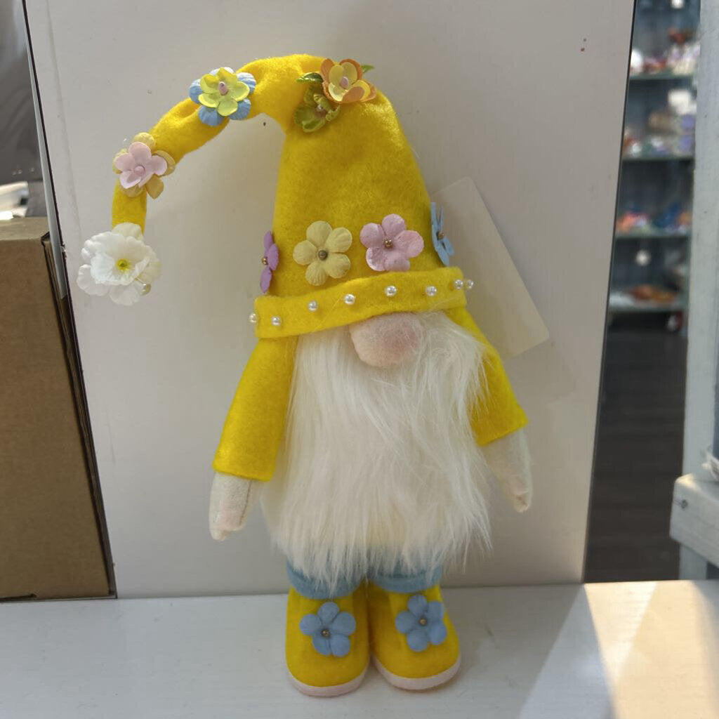 Yellow Gnome w/Flowers
