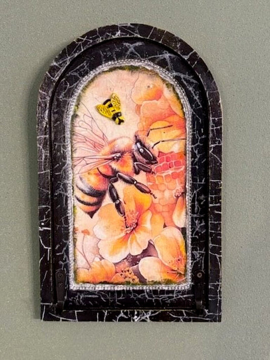 Small Bee Arch Hanger