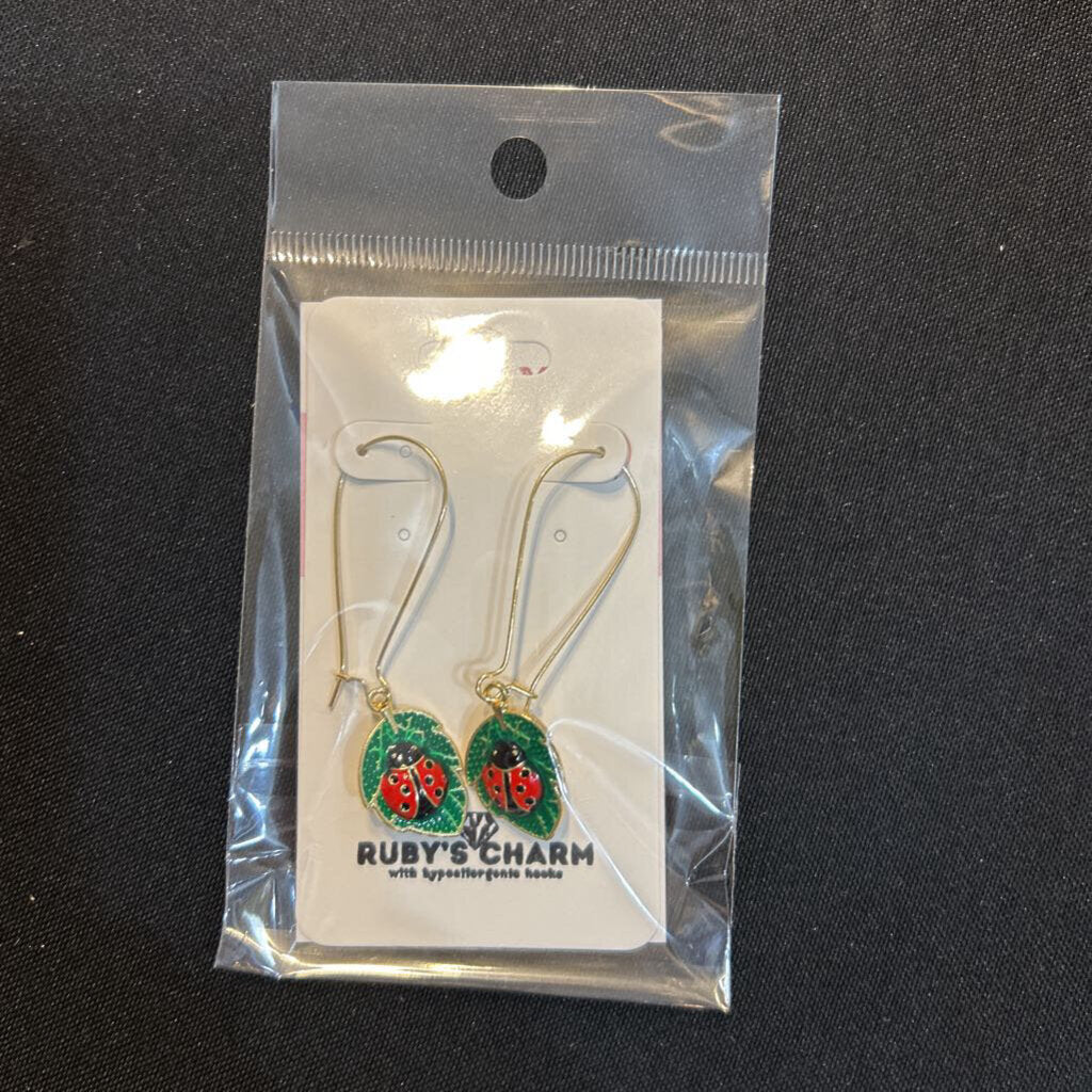 Dangle Earring-Green Leaf w/Lady Bug