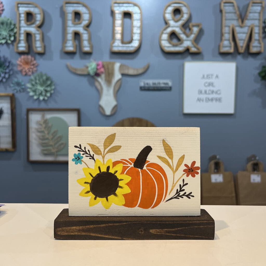 Wood sign w/base painted pumpkin w/flower