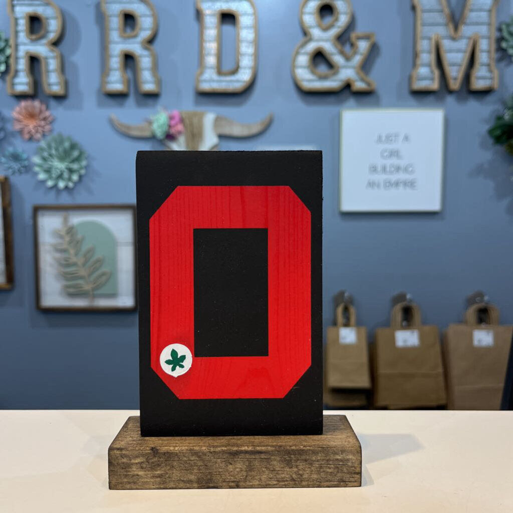 Black Wood sign w/base Block "O"