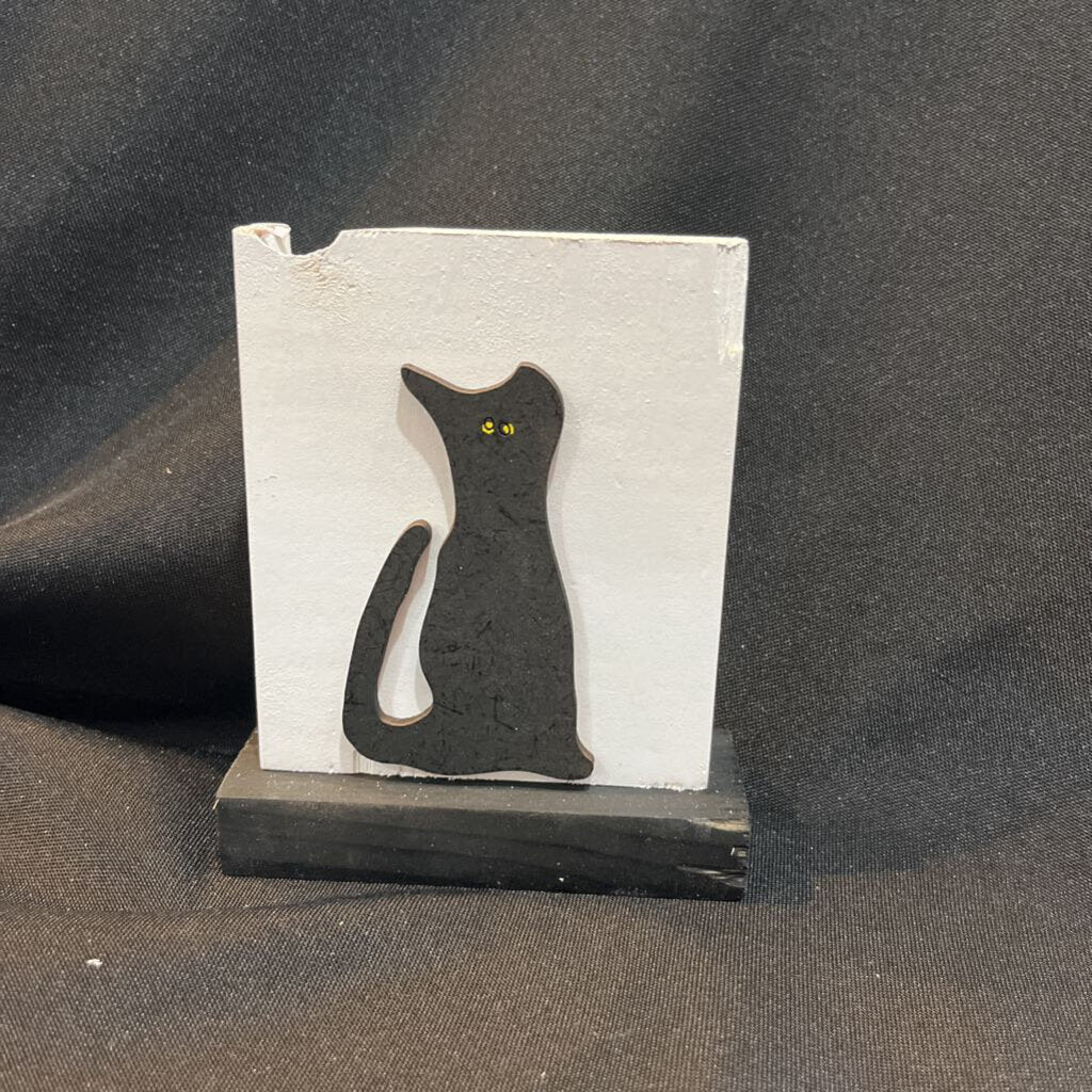 Black Cat B/W Stander