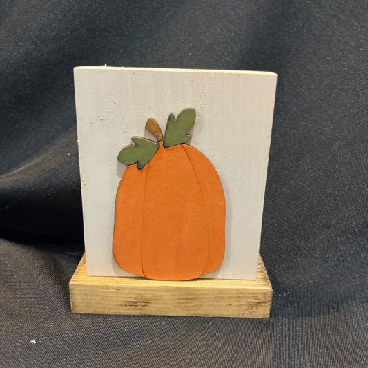 Cream Pumpkin Stander