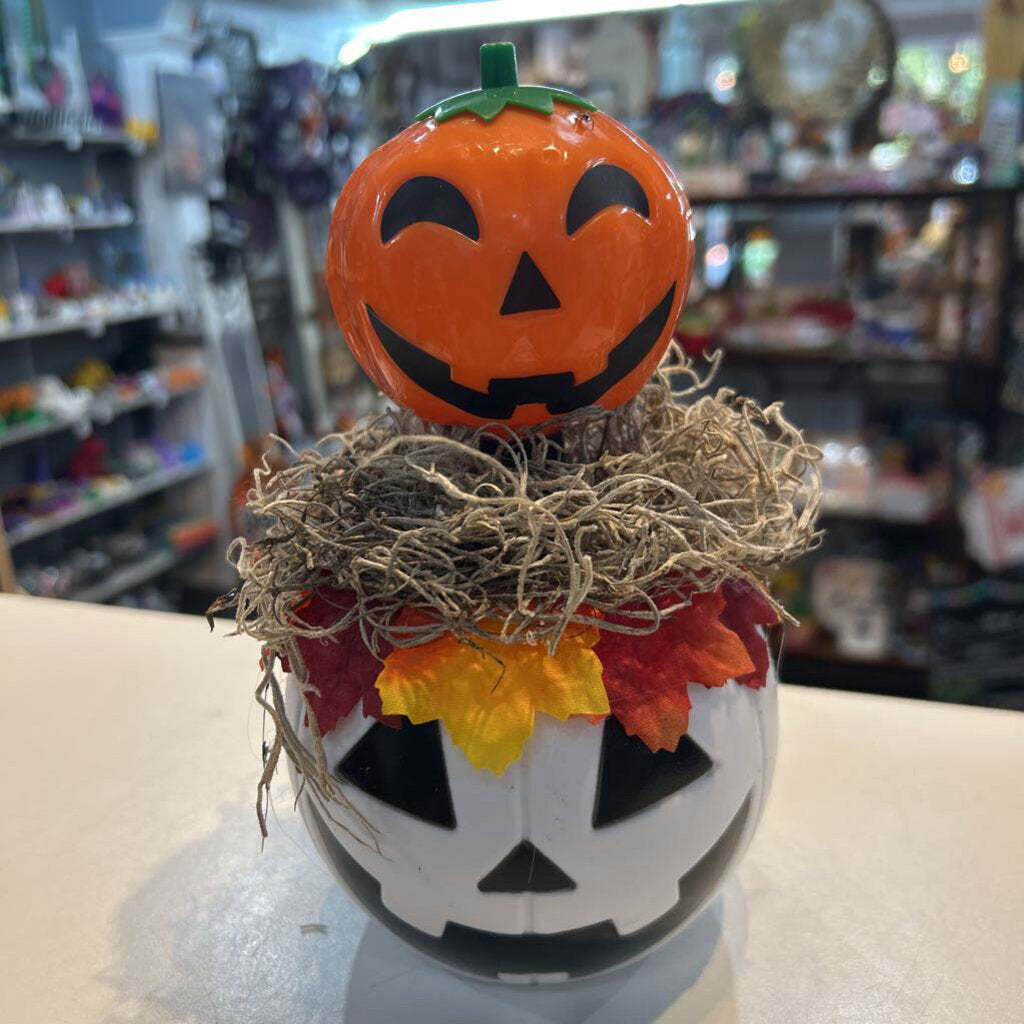 Small Pumpkin Face Solar Light White