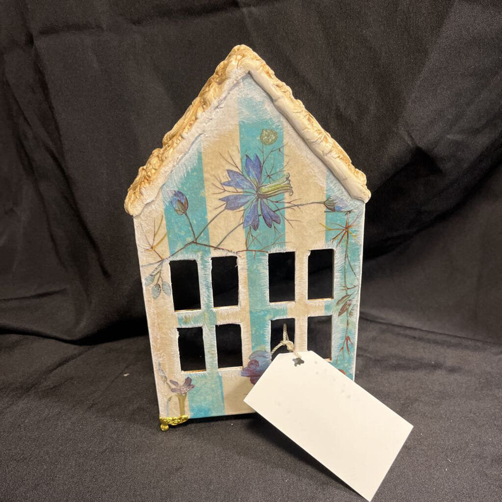Small Shelf House