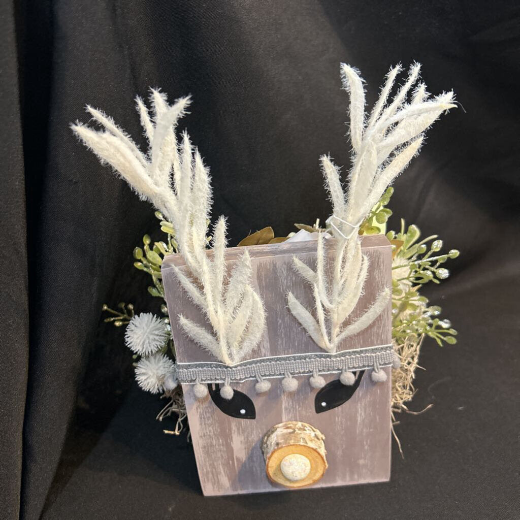 Reindeer Green & White Centerpiece