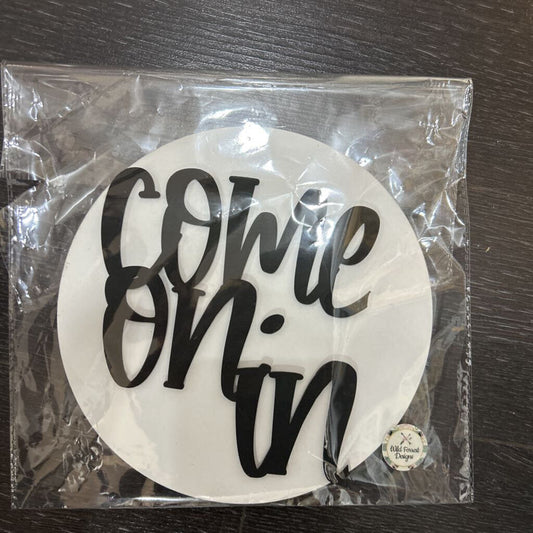 CAE Round Come on In White/Black