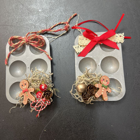 Gingerbread on muffin tin