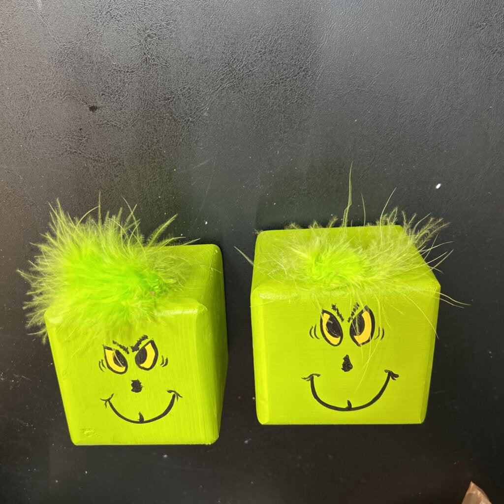 Grinch Wood Cubes with green hair
