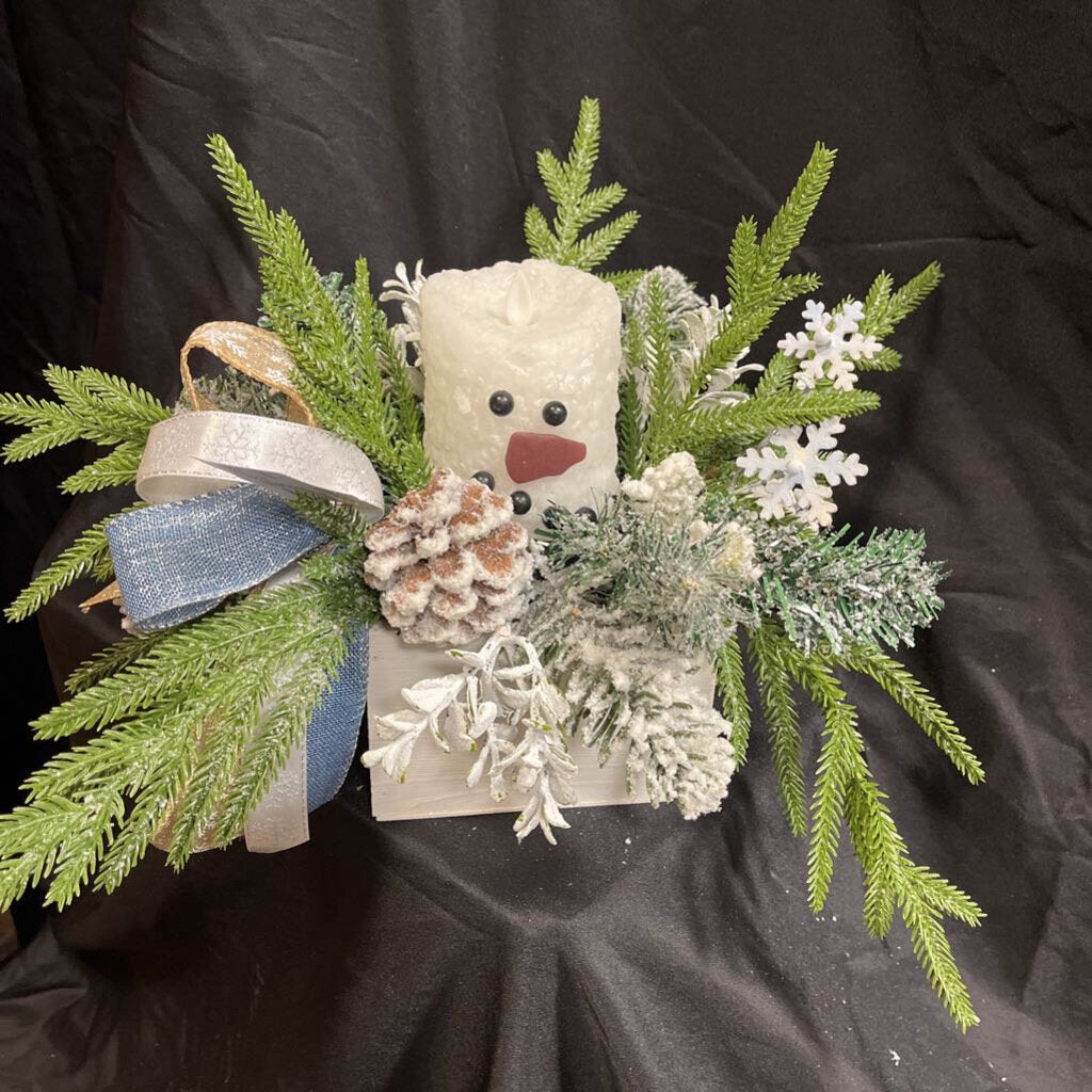 Wooden Box Arrg w/Snowman Candle