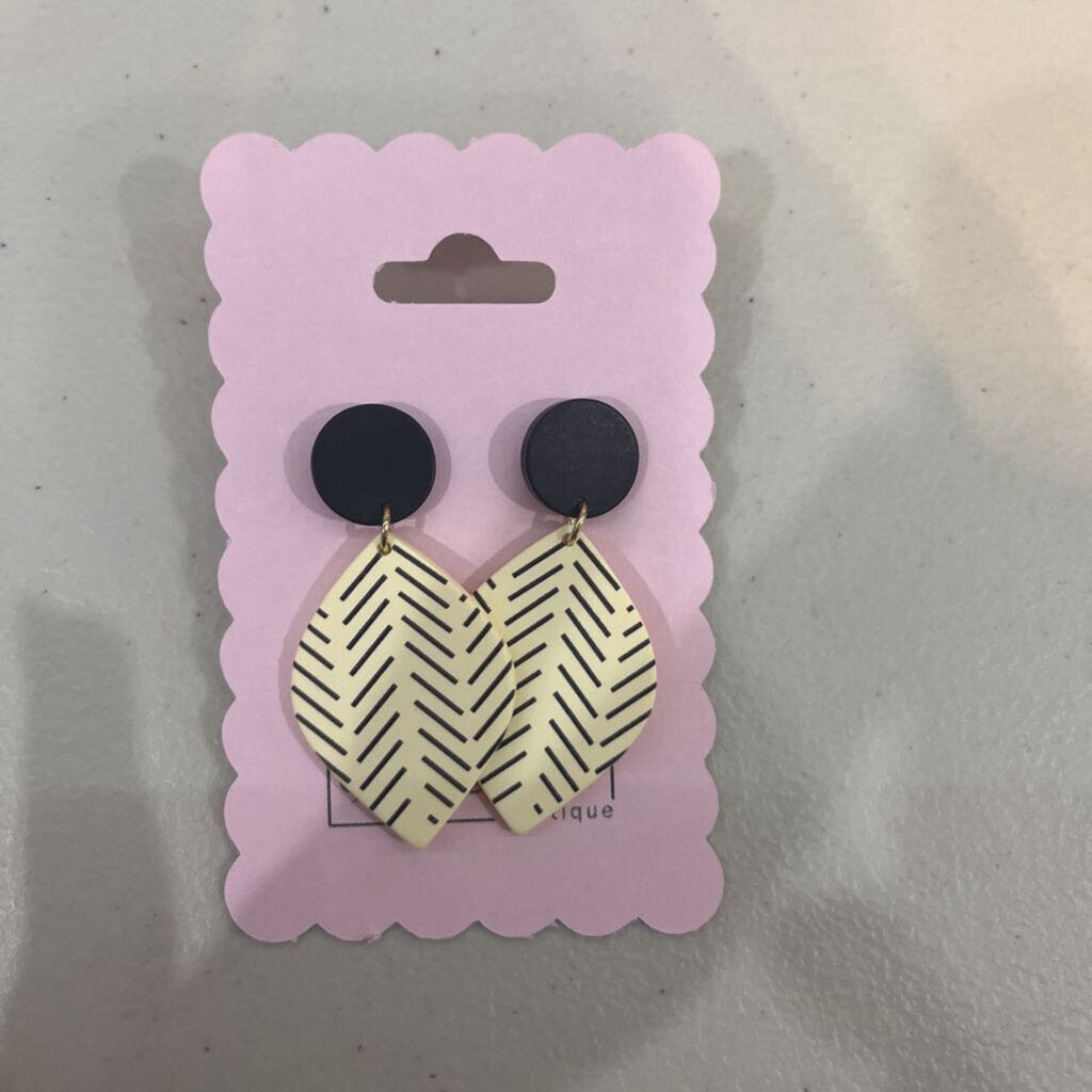 Cream & Black Geometric Leaf Earring