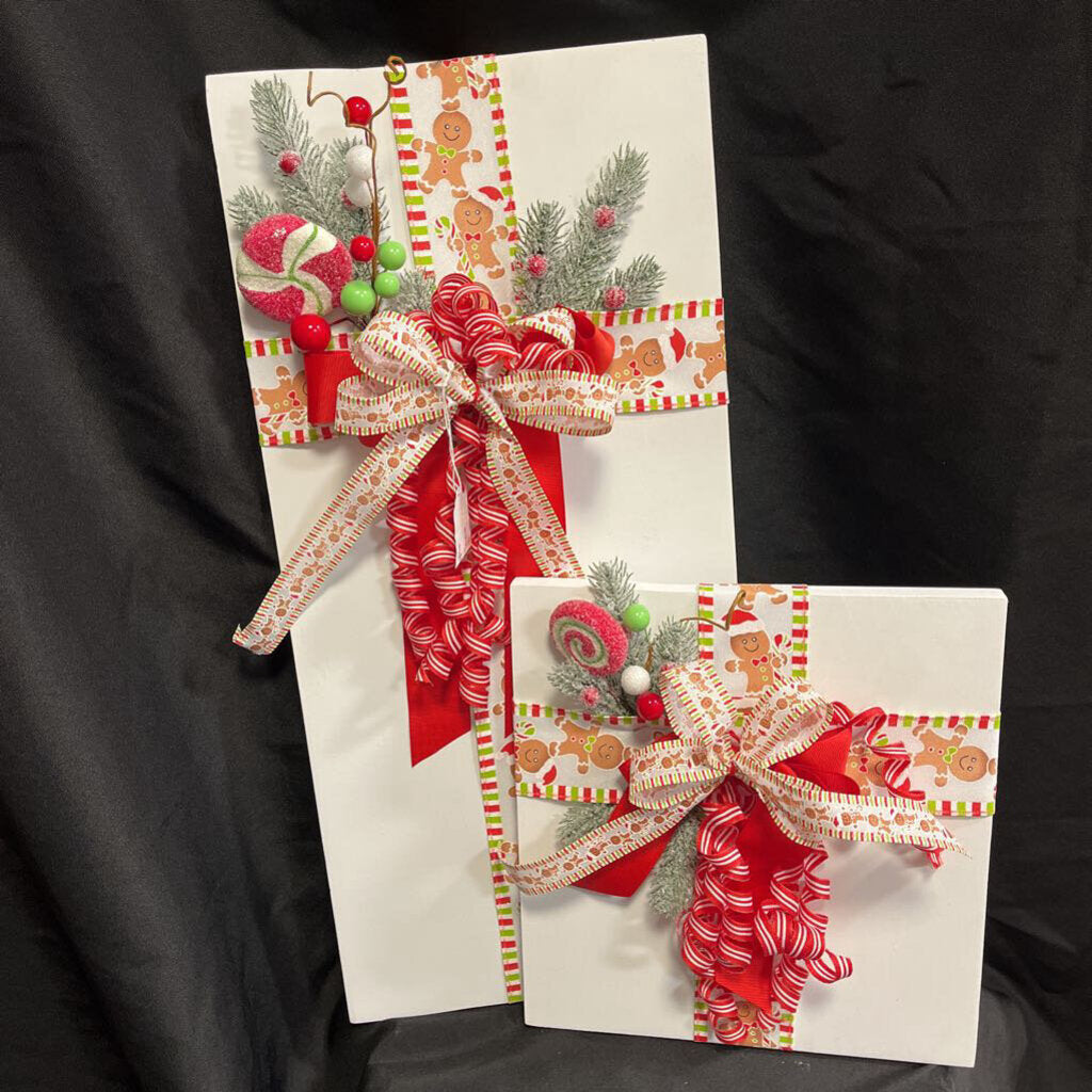 Wood Leaning Christmas Presents Gingerbread Set of 2