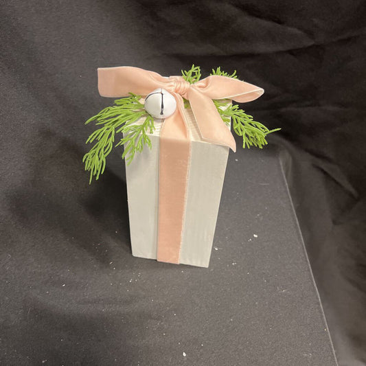 7" White Wood Presents Pink Ribbon