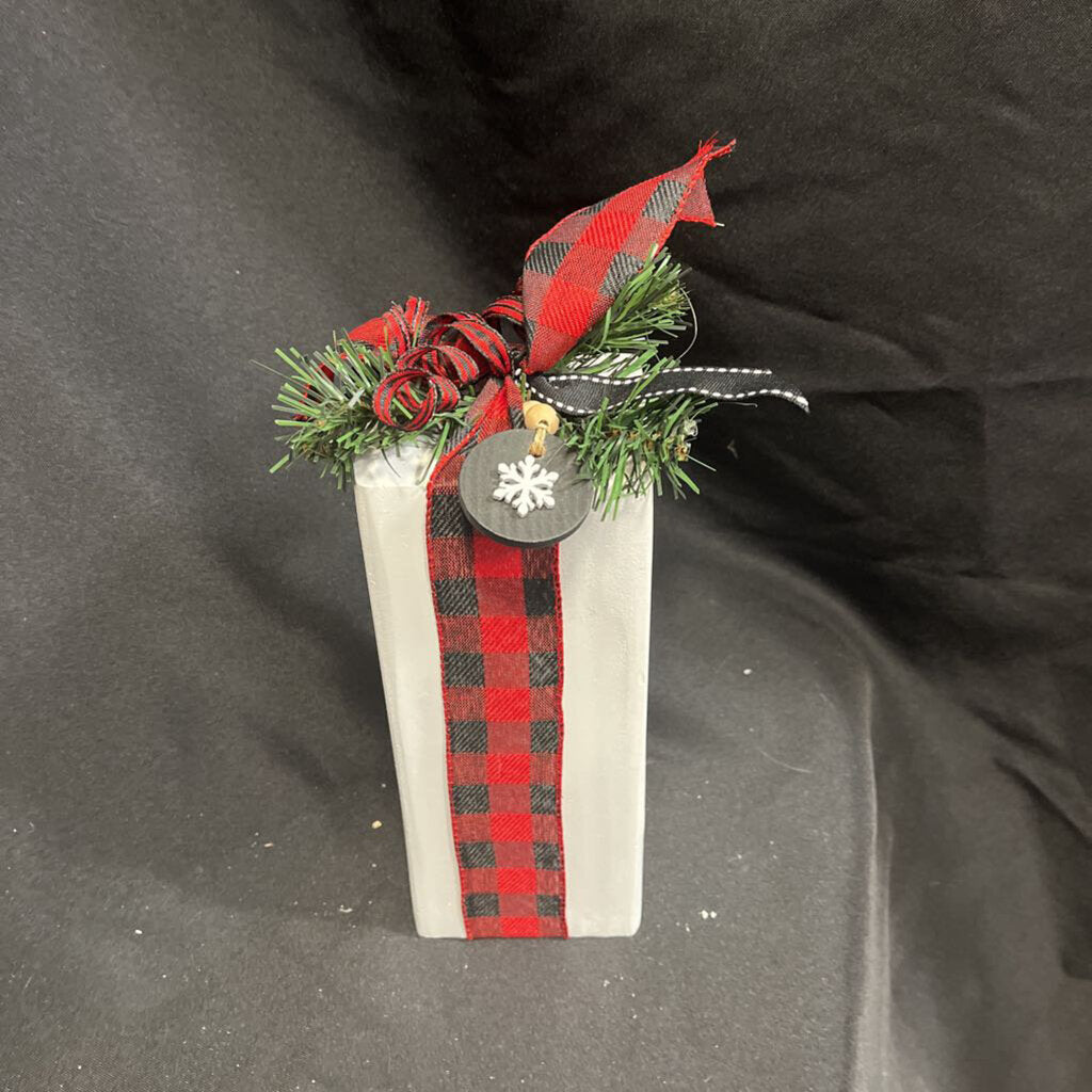 7" White Wood Presents Red/Black Ribbon