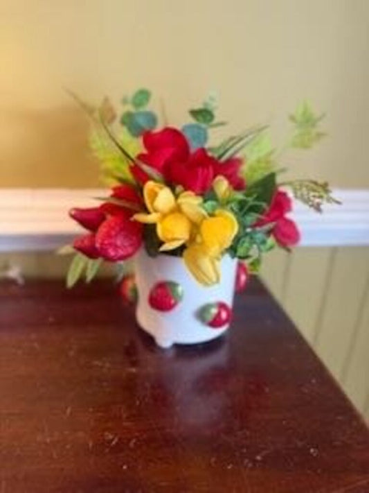 Floral Tapletop Strawberry & Tulip