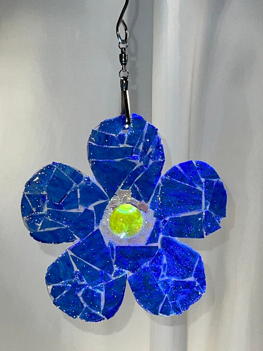 Suncatcher blue 5" flower,w/ yellow&pink ctr