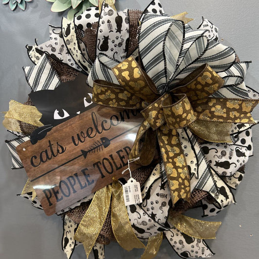 Wreath Cat's Welcome