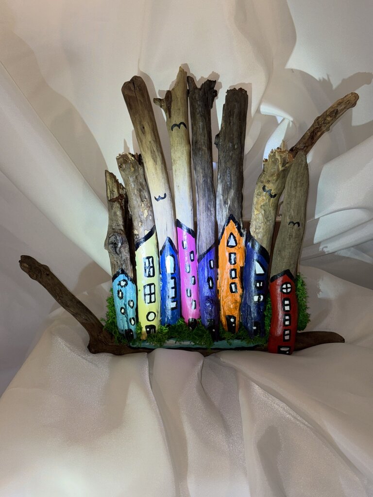Driftwood Wall Decor Sm (assorted vertical arrangement)