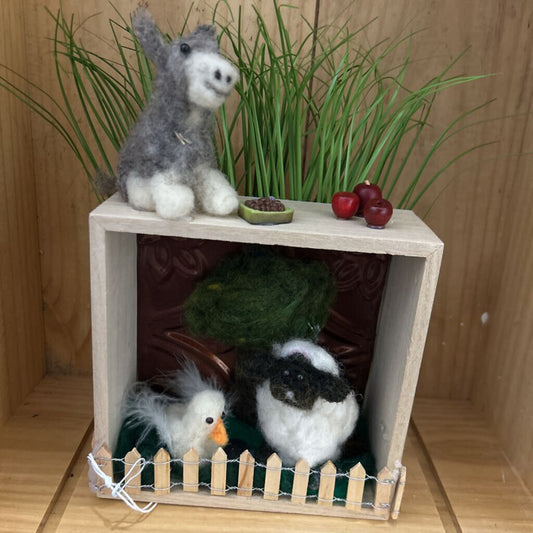 Farm Scene w/ Dnokey, Sheep & Duck