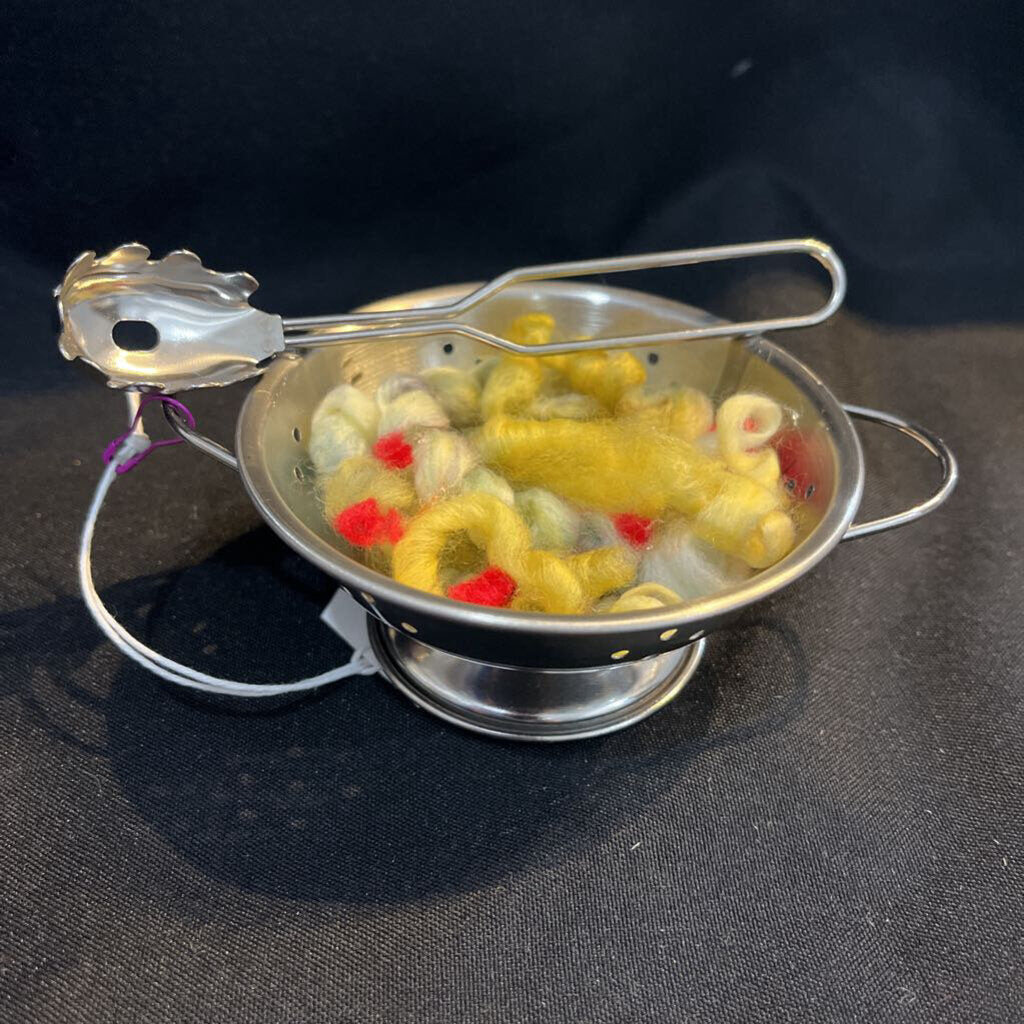 Strainer w/pasta