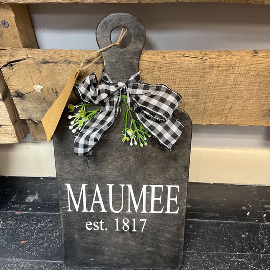 Maumee (black, cutting bd sign)