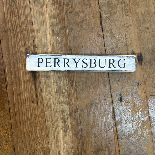 Perrysburg shelf sitter (white)
