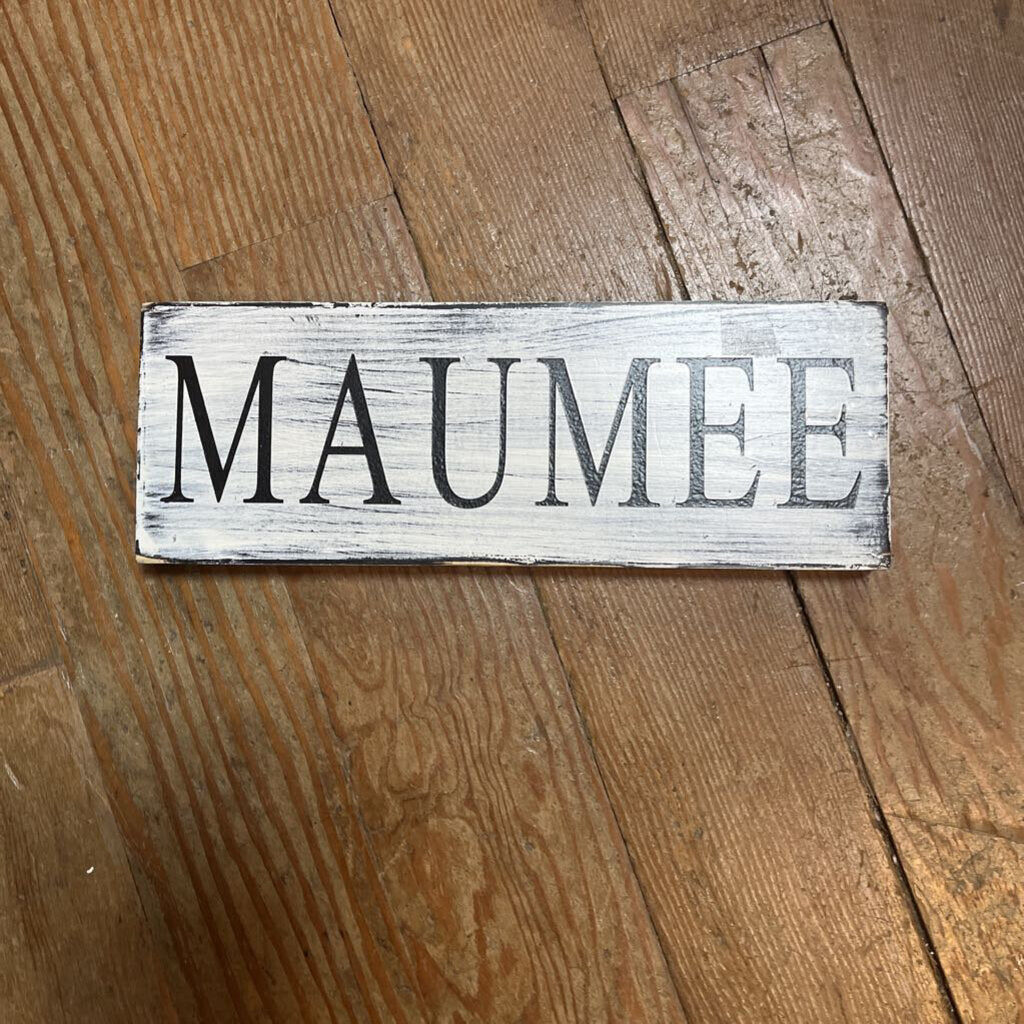 Maumee shelf sitter (white)
