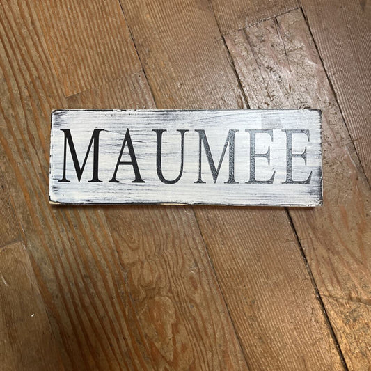 Maumee shelf sitter (white)