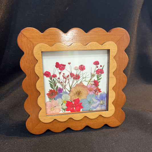 4x4 Scalloped Frame with Pressed Flowers