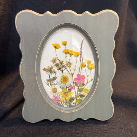 4x6 Green Oval Frame with Pressed Flowers