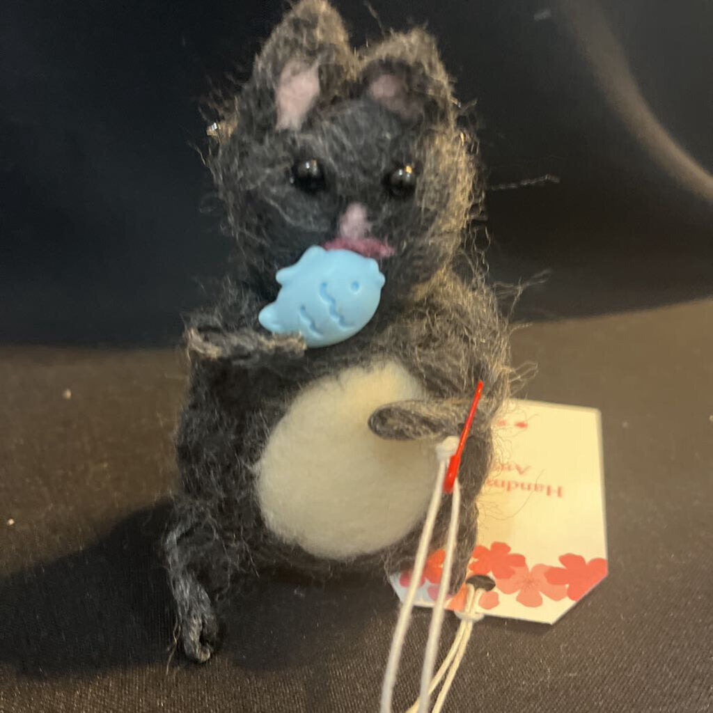 Gray cat w/blue fish