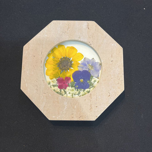 Pressed Sunflower (round stone frame)