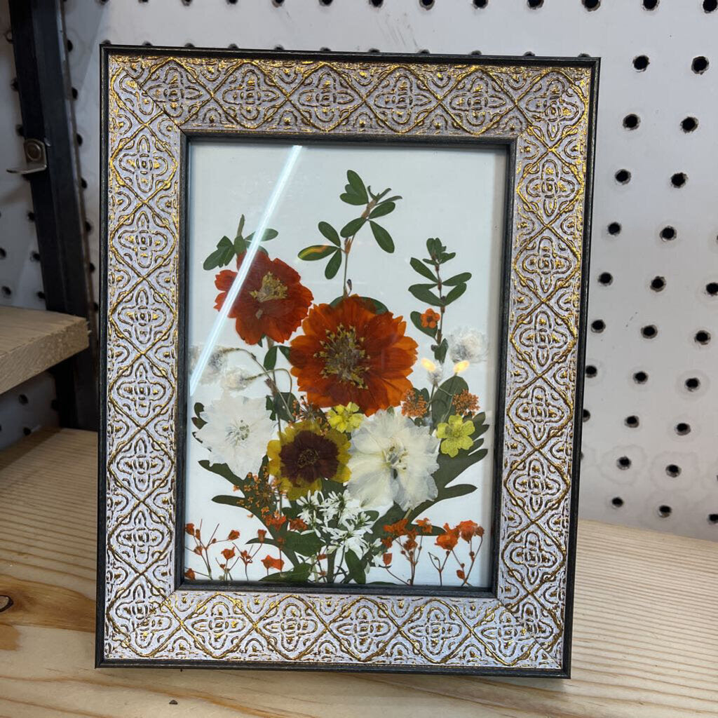 Metallic frame w/pressed flower 5x7