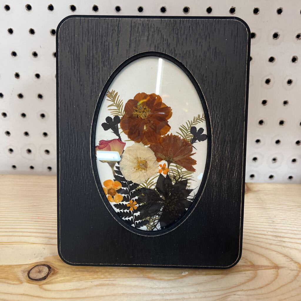 Black frame w/pressed black & orange flowers 4x6