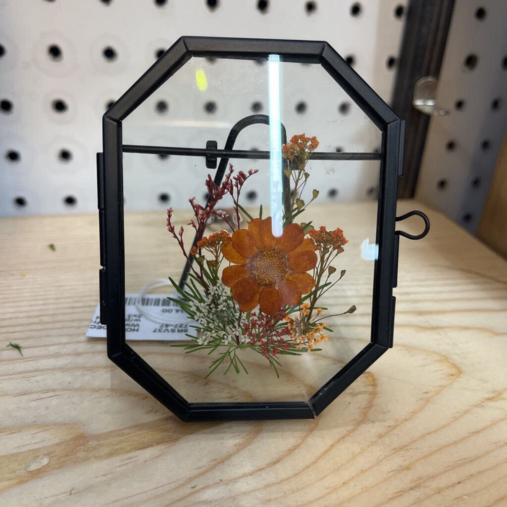 Window frame w/pressed flowers 2x3