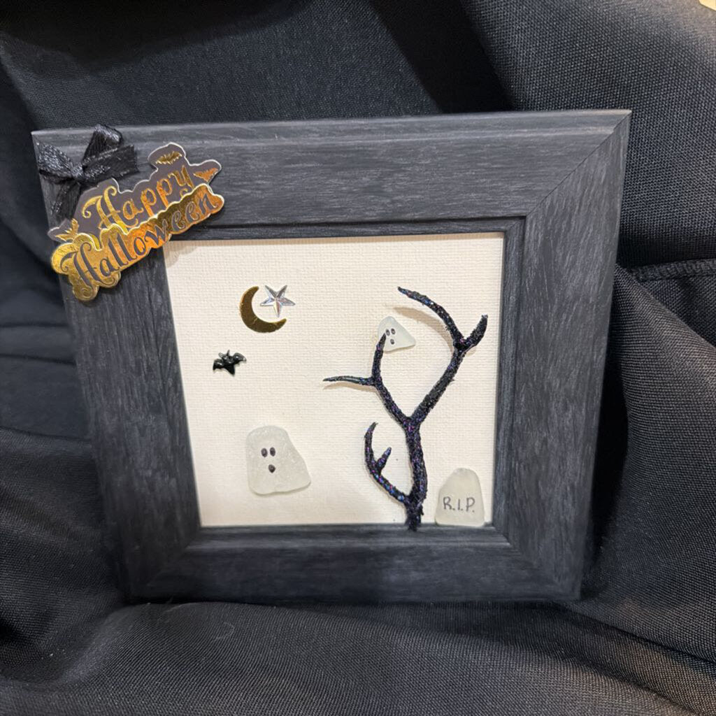 sm black frame, Happy Halloween, 4 ghosts, white pumpkin