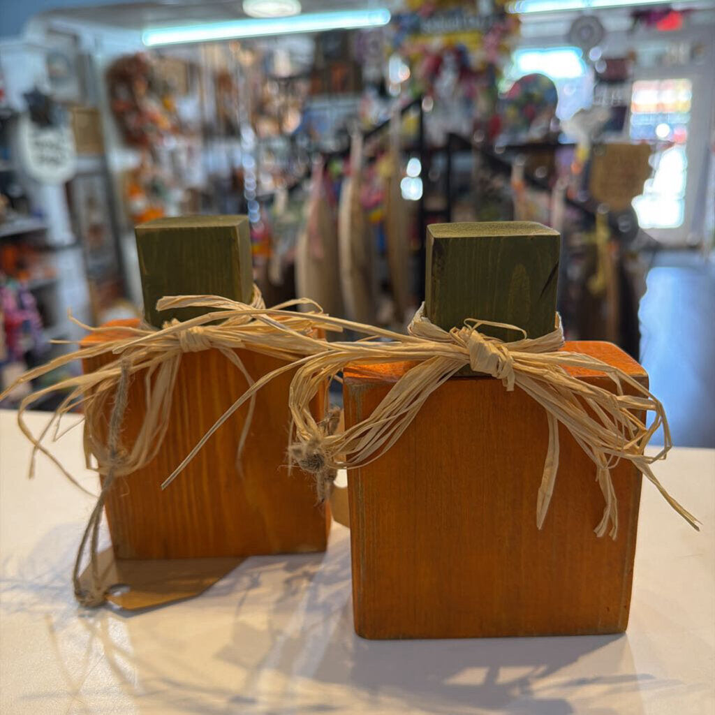 Rustic Pumpkin 2x4