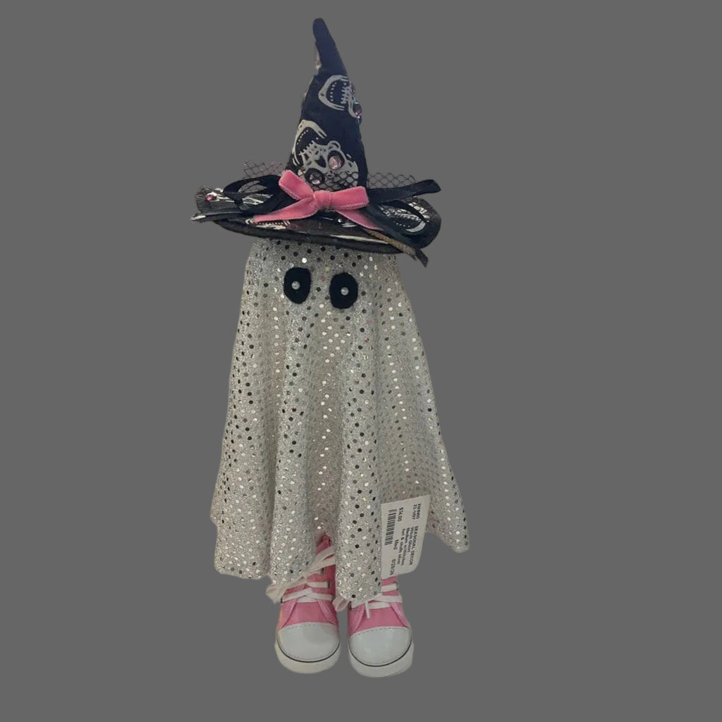Witch Ghost Medium w/Witches hat & skulls