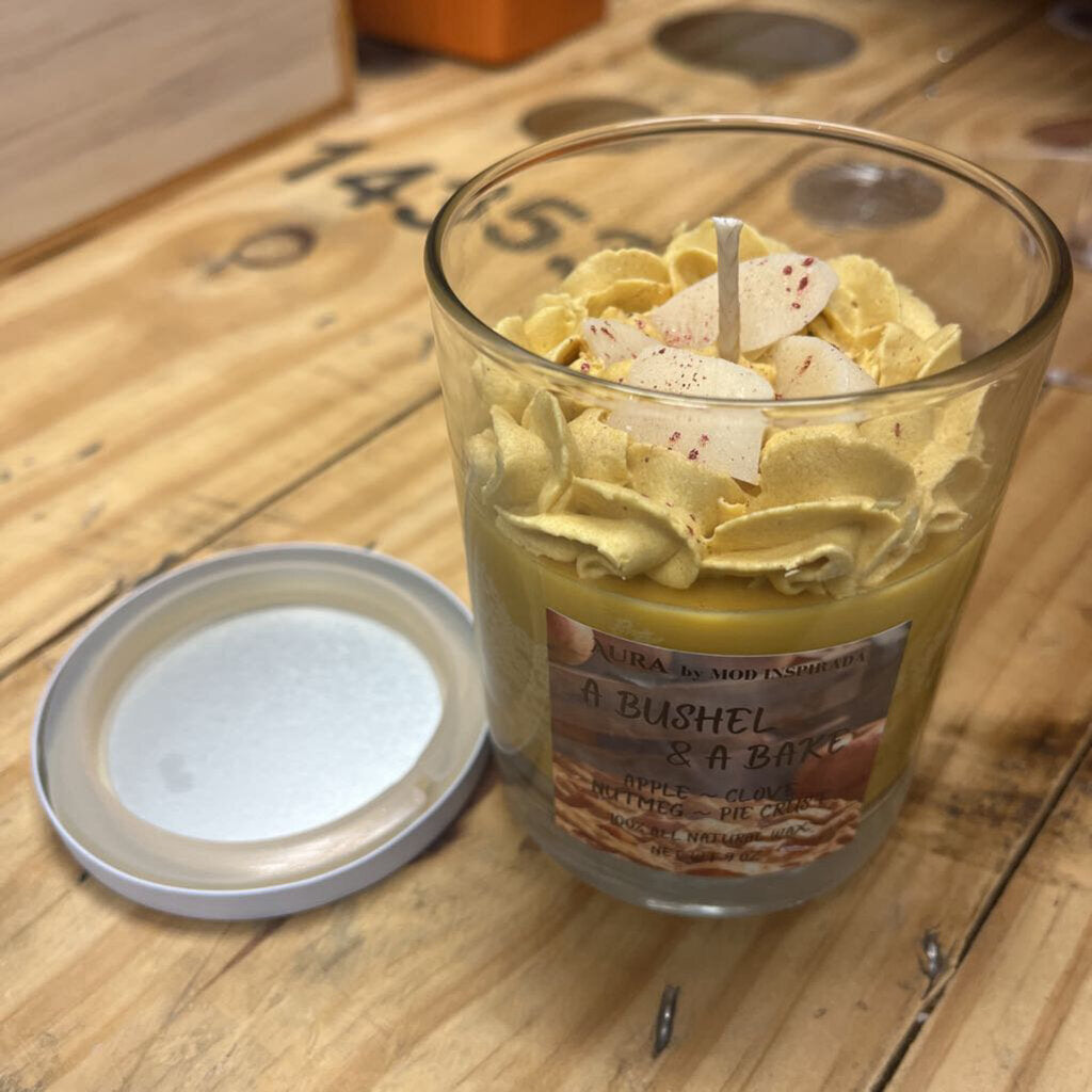 A Bushel & A Bake Candle