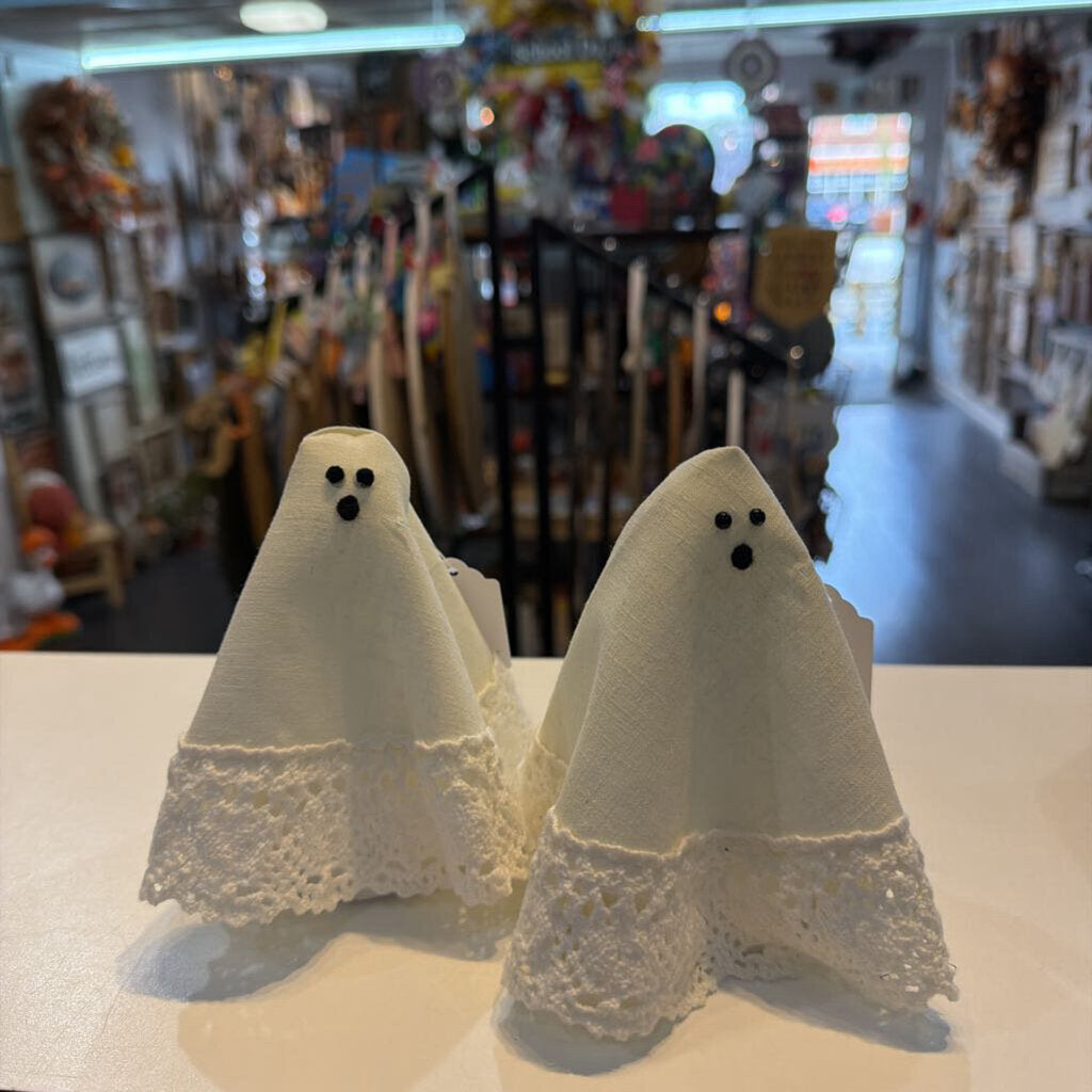 Small Doily Ghost
