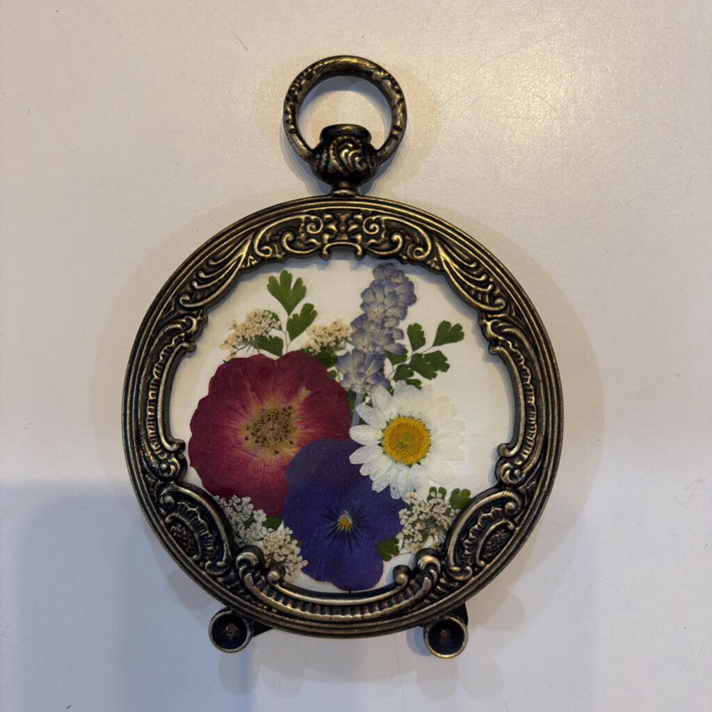 Pocket watch frame with Pressed Flowers