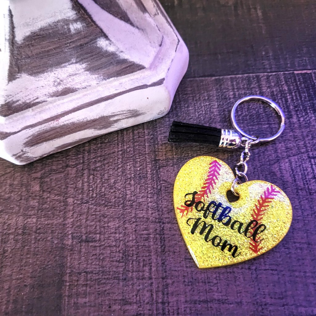 Heart softball Mom keychain-black